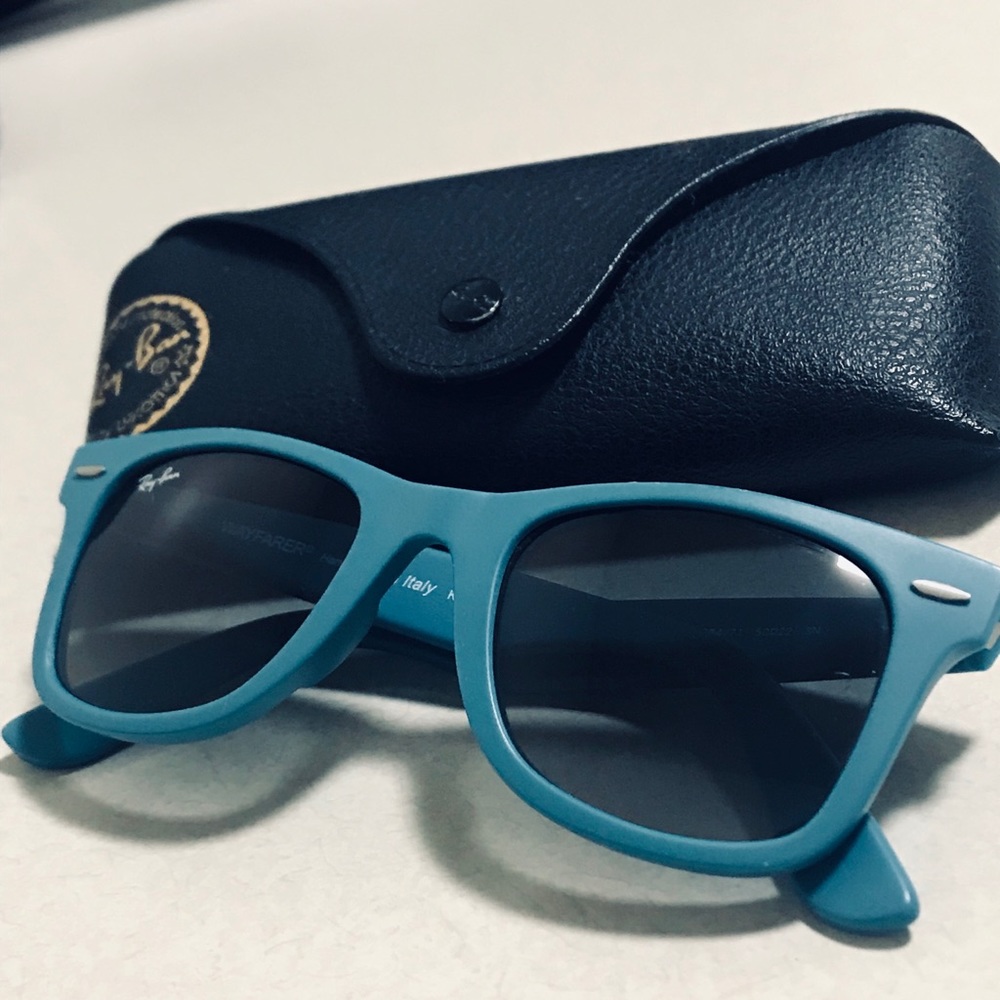 Timeless Rayban Wayfarers